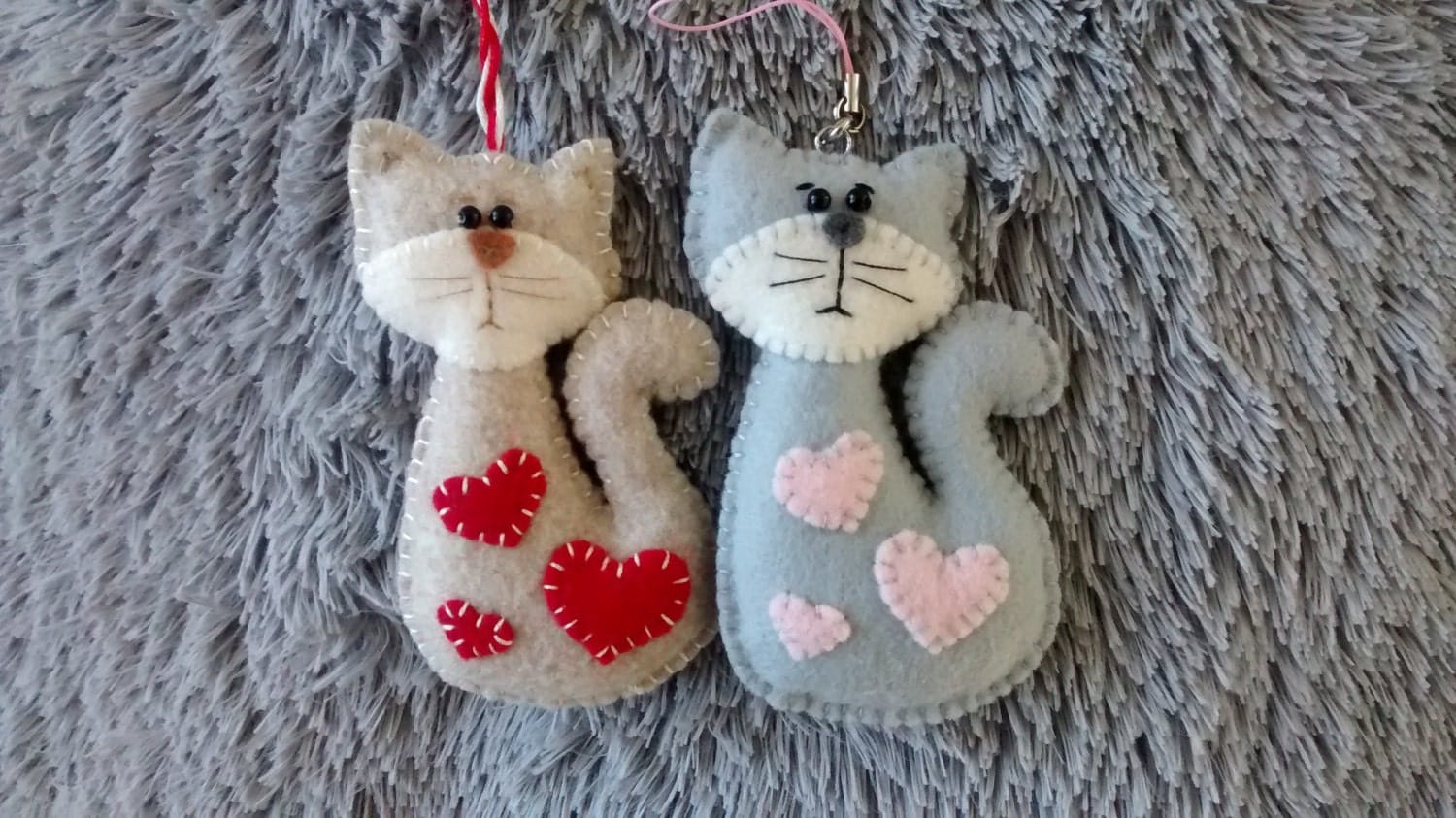 Felt Cat with Hearts / Felt Ornament/ Easter Ornament / Valentine Gift / Christmas Ornament/ Handmade