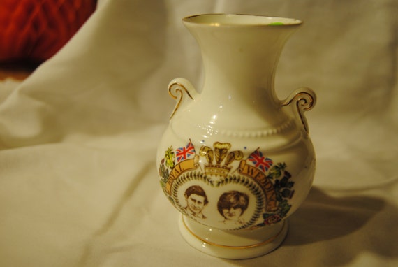 Minature Vase COMMEMORATIVE CHARLES & DIANA'S Wedding 1981