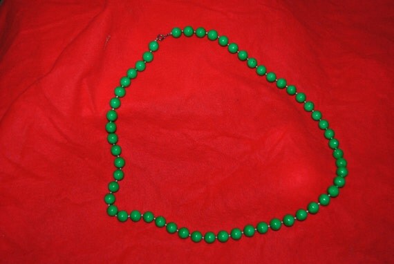 35" GREEN BEAD NECKLACE