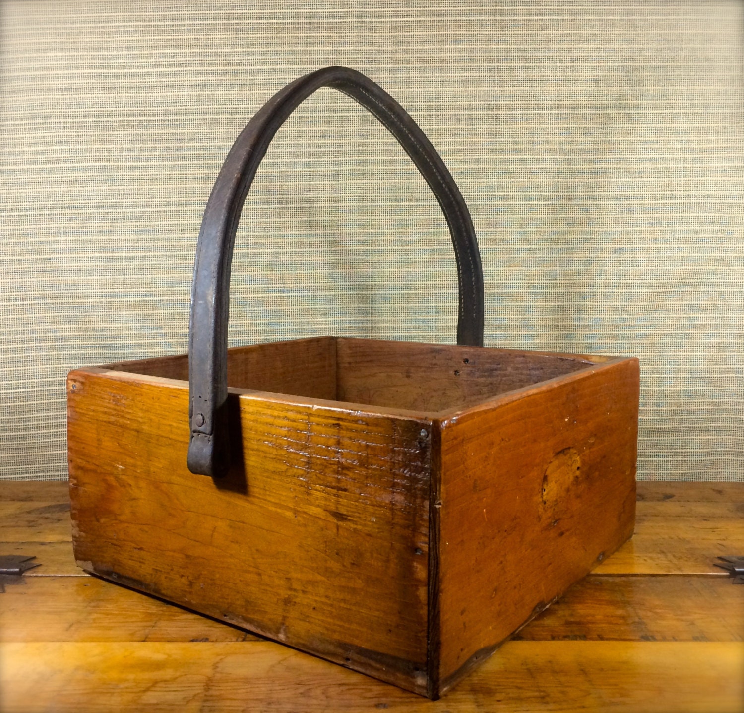 Large Primitive Farmhouse Wooden Box by HoneyBeeHillVintage