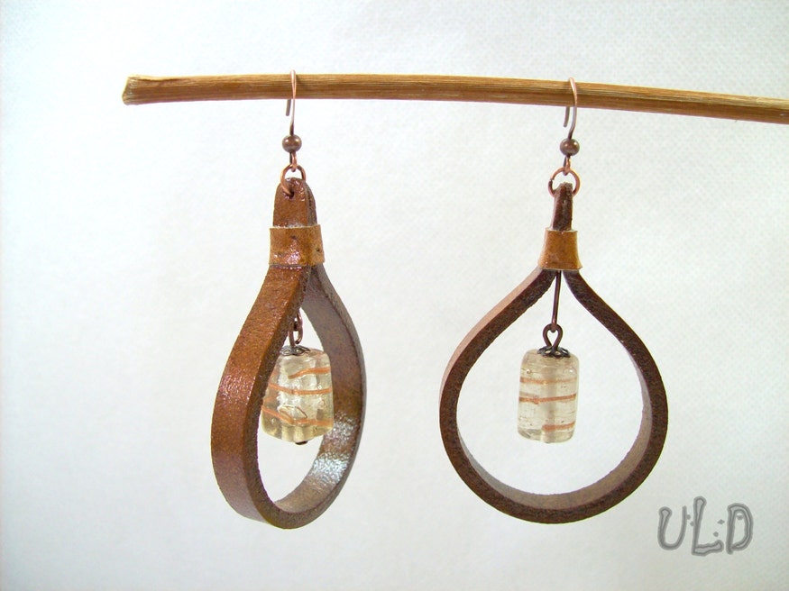 Genuine leather hoop earrings with murano beads