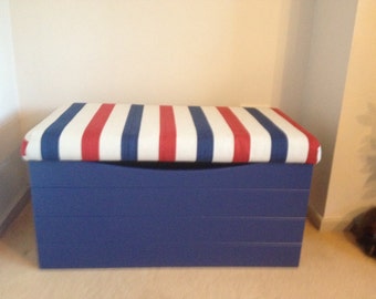 toy box with padded lid