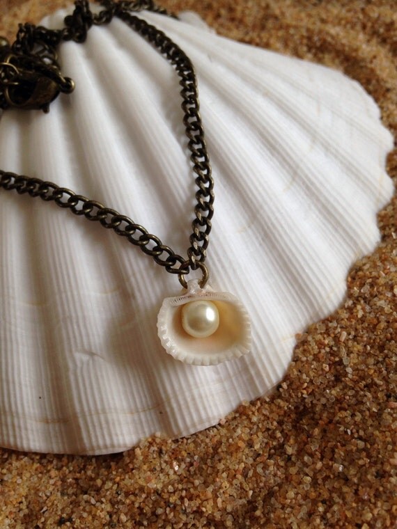 Items similar to Shell necklace, pearl and shell necklace, beach ...