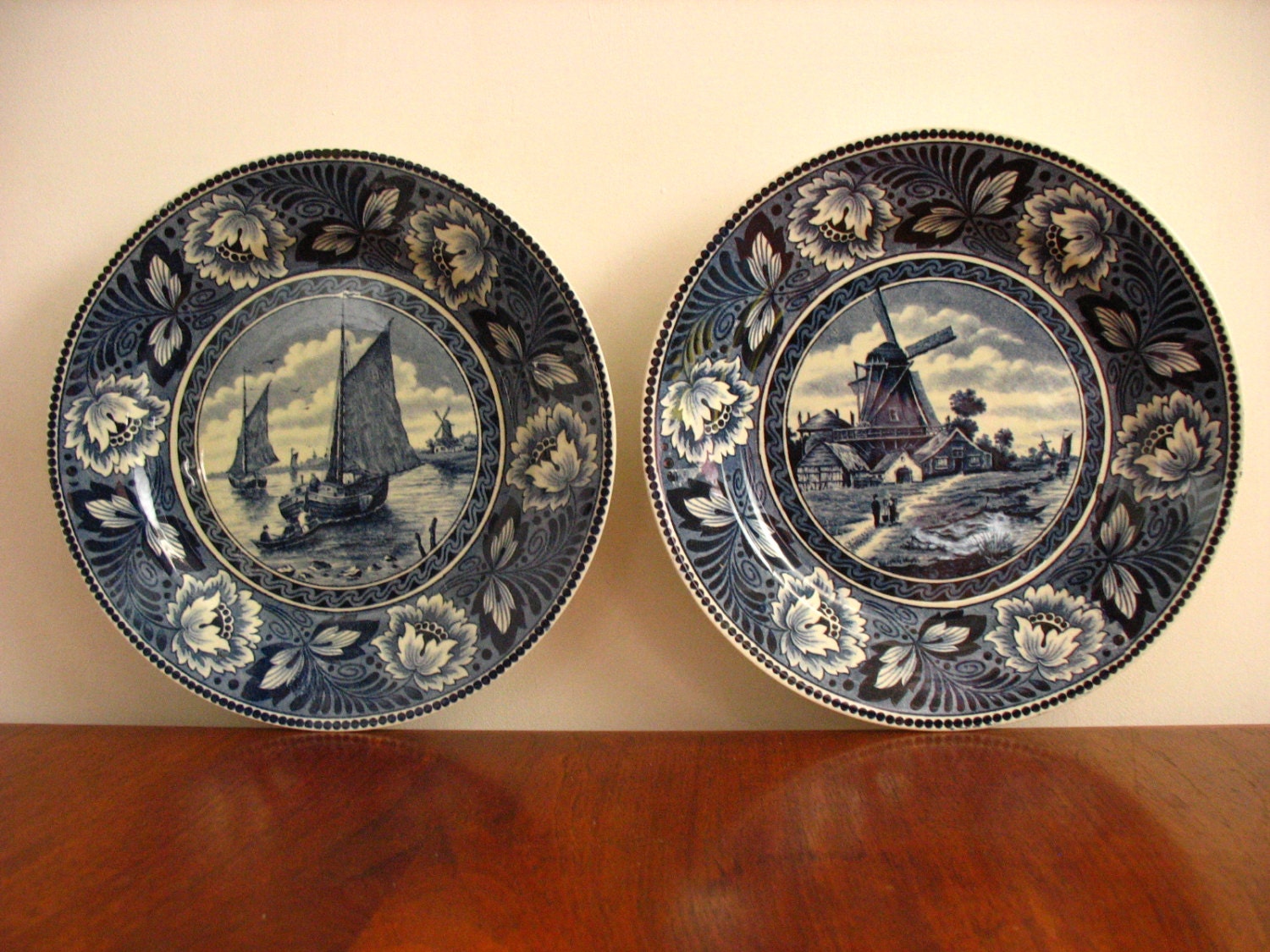 Dutch Societe Ceramique Maestright Porcelain Wall Plates. Dutch Societe Ceramique Maestright Porcelain Wall Plates.