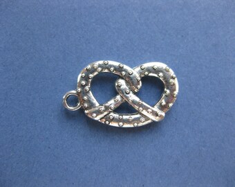 10 Pretzel Charms - Pretzel Pendants - Food Charm - Silver Tone - 23mm x 13mm --(No.2-10842)