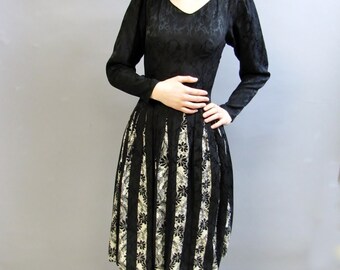 1980's Does 1950's, Black & White 100% SILK, BUBBLE Dress, by Maggy London, size Small 6