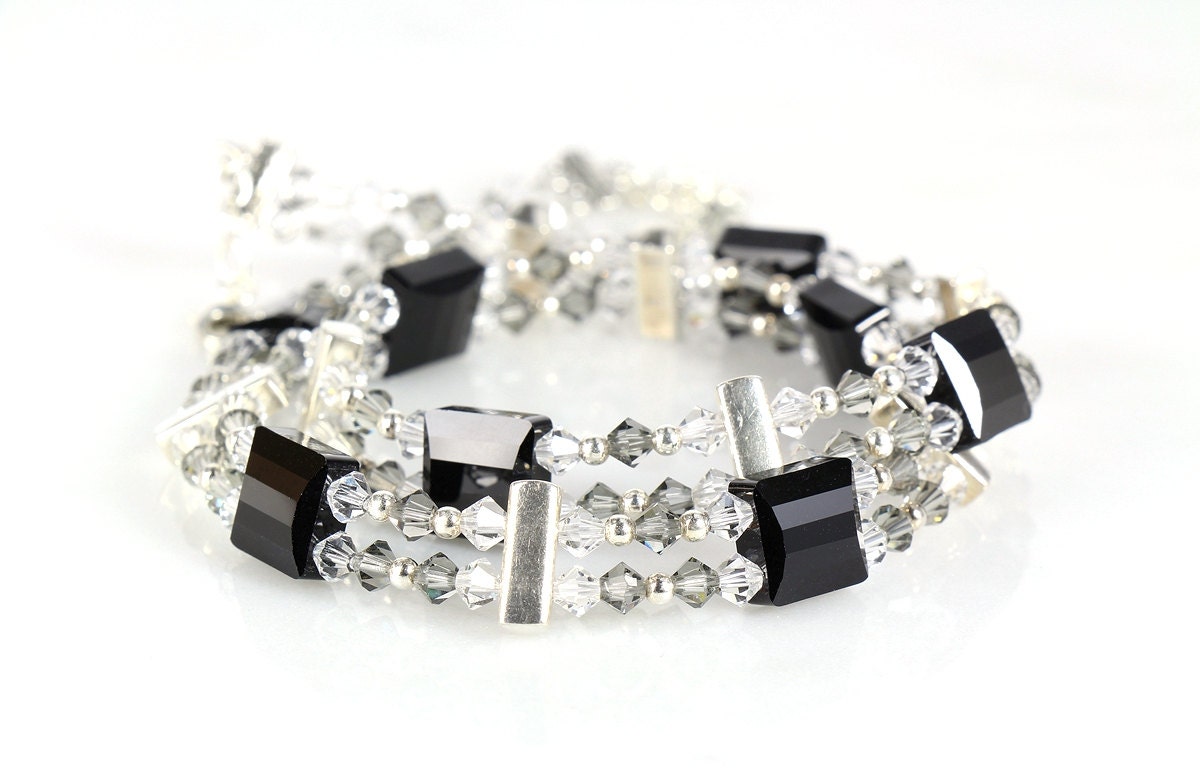 Black & white crystal collar necklace