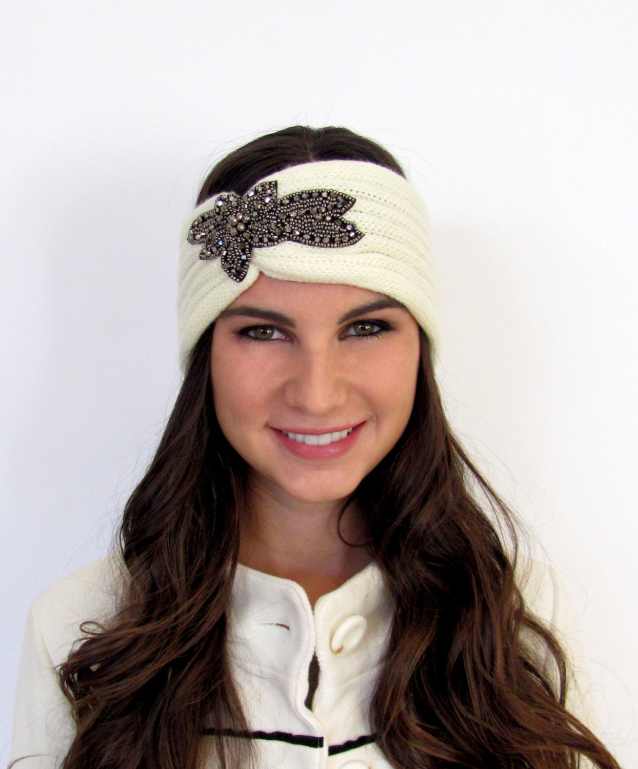 It's free shipping made easy Knit fabric for headband, Knit (or woven) fabric for bow and bow ring. Look for a knit fabric with a good amount of stretch and recovery (when you stretch it, does it bounce back to original size, or does it stay stretched out a bit).
