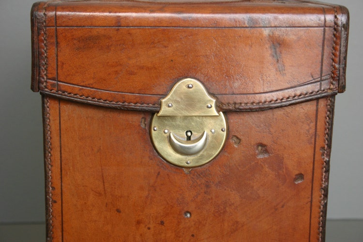 Antique Leather camera Case from England by FanshaweBlaine