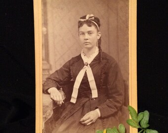 CDV Antique Photo - Girl of Parkersburg, West Virginia - C arte de Visite - Sepia Photo - Southern Girl