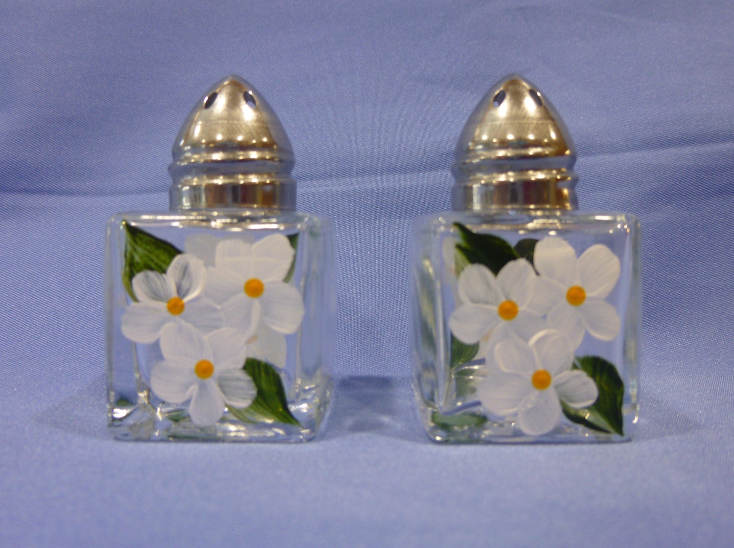 Hand Painted Mini Salt and Pepper Shakers White Daisies Hand Painted Mini Salt and Pepper Shakers White Daisies