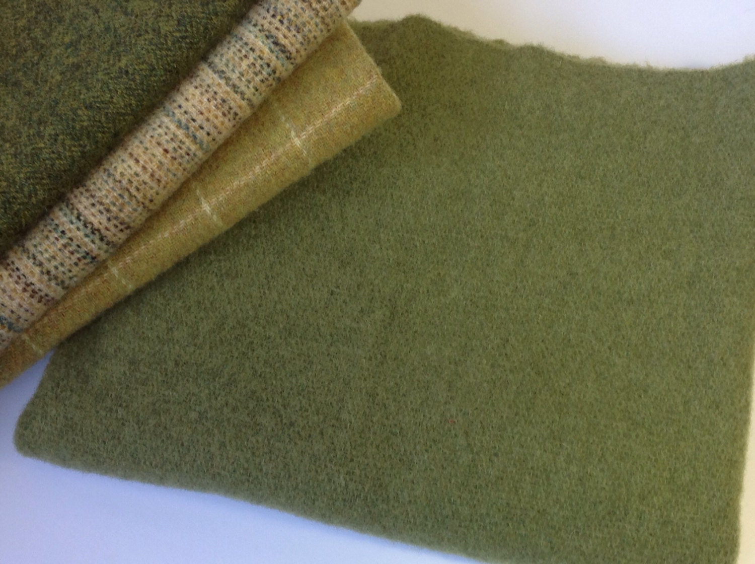 New Leaf Green, Wool fabric for Rug Hooking and Applique, SelectaSize, J886, Bright Green Wool