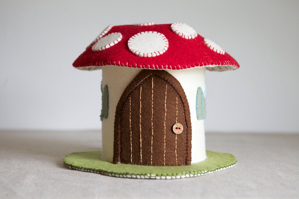 Toadstool Felt House Sewing Pattern – DIY embroidery 