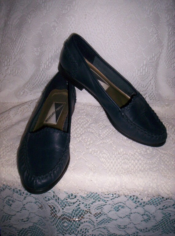SALE 20% Off Vintage Ladies Navy Blue Leather Loafers Flats by