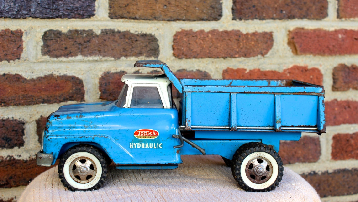 vintage tonka hydraulic dump truck