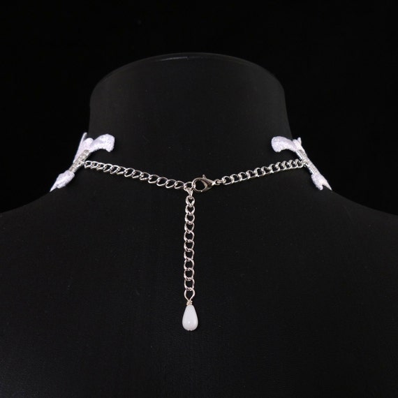 White Lace Choker Necklace in Beautiful Victorian Style