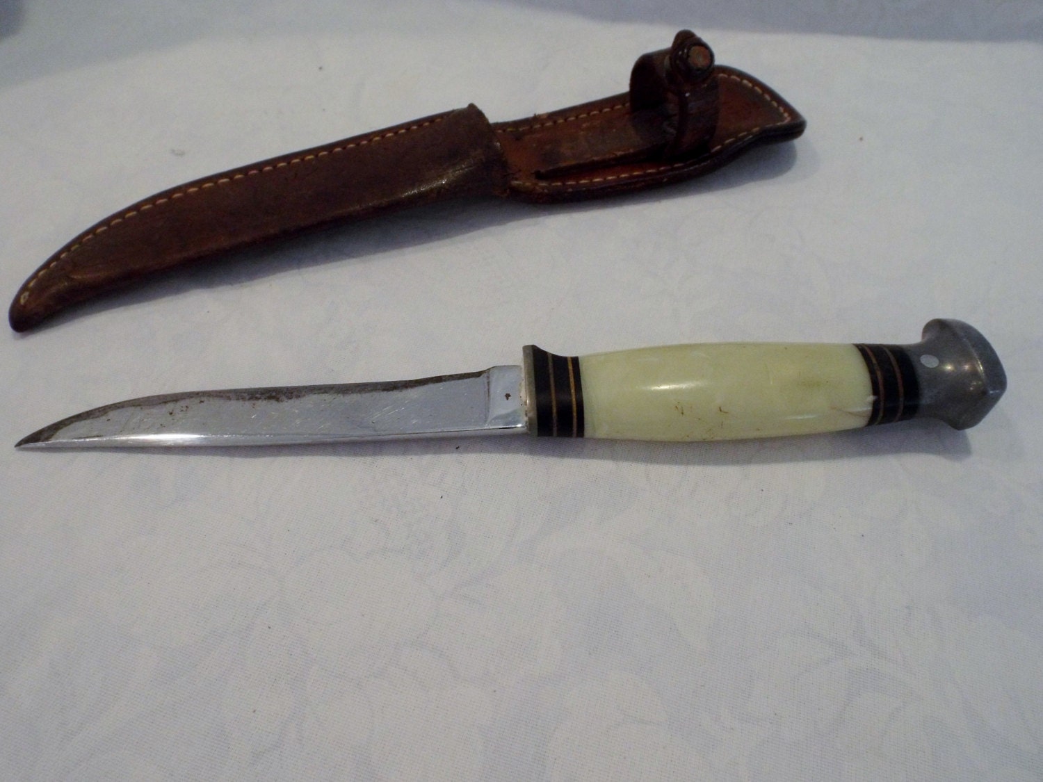 Vintage KaBar Knife Fixed Blade Tooled Leather Sheath Brown