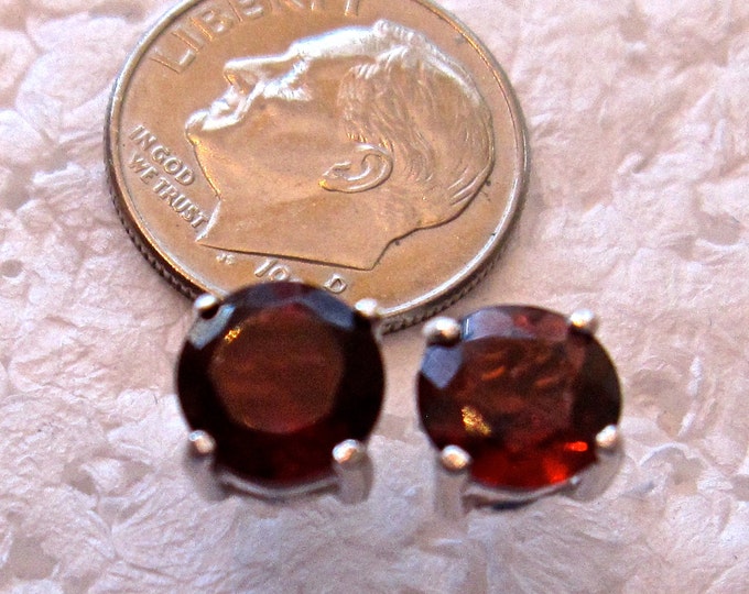 Red Garnet Studs, 7mm Round, Natural, Set in Sterling Silver E735