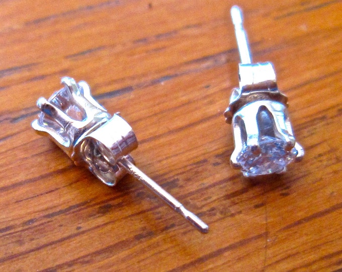 White Diamond Studs, 4mm Russian Simulants, Set in Sterling Silver E589