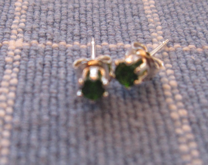 Chrome Diopside Studs, Petite 3mm Round, Natural Set in Sterling Silver E57
