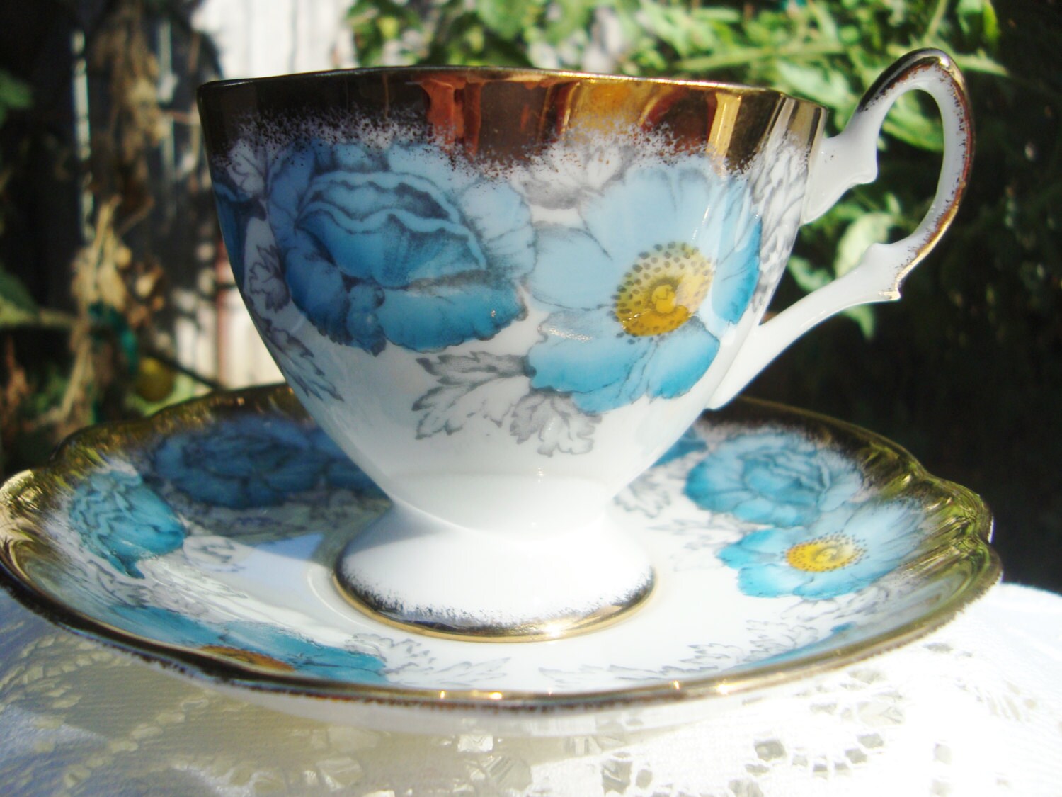 Iceland Poppy Tea Cup Salisbury Blue Poppy with Gold Bone