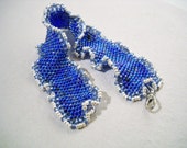 Peyote bracelet in blue with silvercoloured waves, handmade, stylish design, chic and elegant, festive