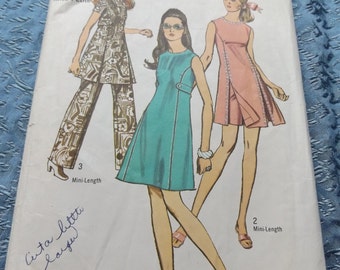 Dress with Slightly Lowered Round Neckline in Mini-Length or Regular Size 12mp All 11 Pieces Vintage 70s Simplicity Sewing Pattern 8788