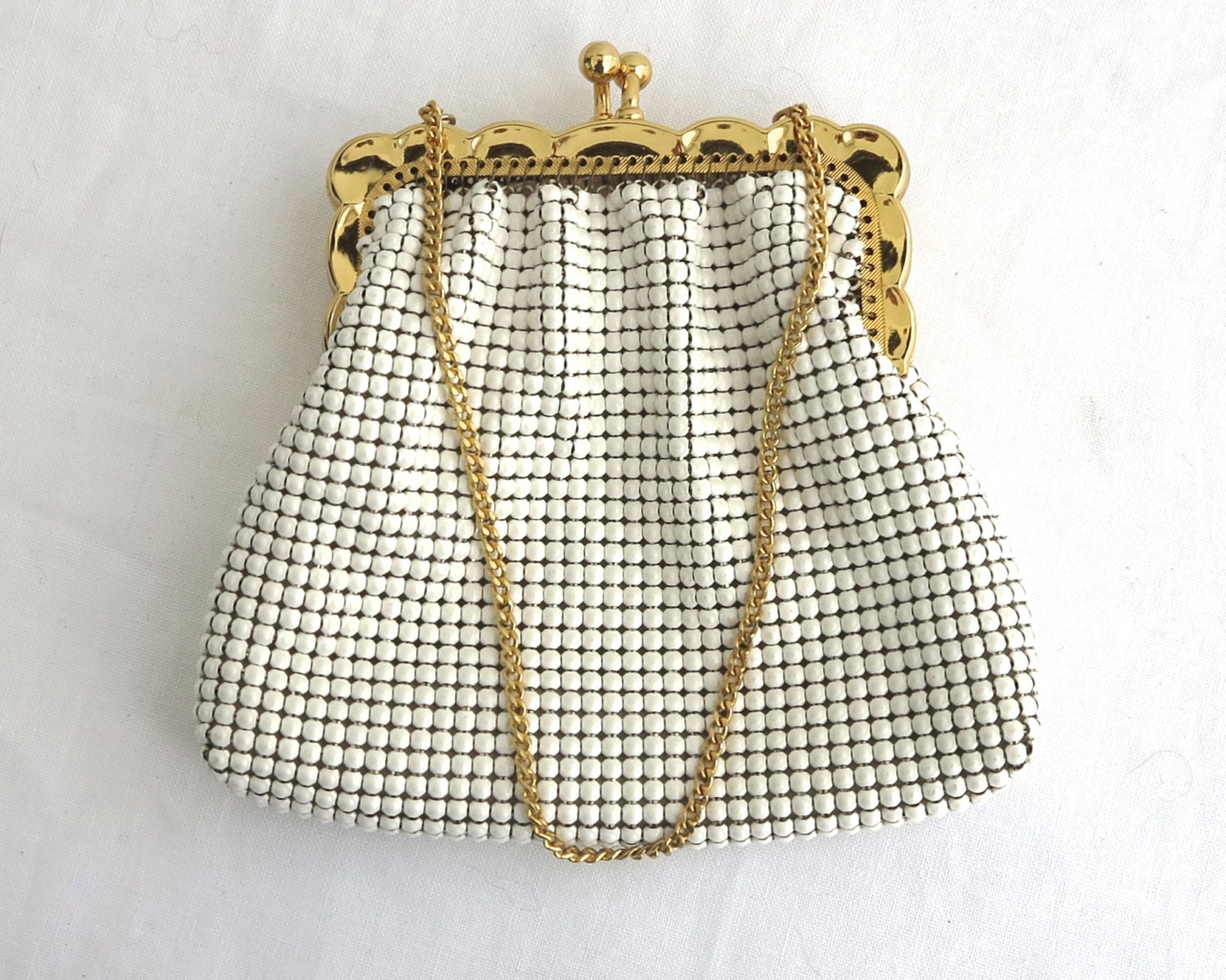 Vintage white mesh coin purse gold scalloped metal frame