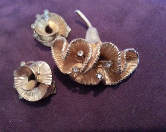 Vintage pin brooch earring set Castle Cliff gold tone rhinestones Swirl design