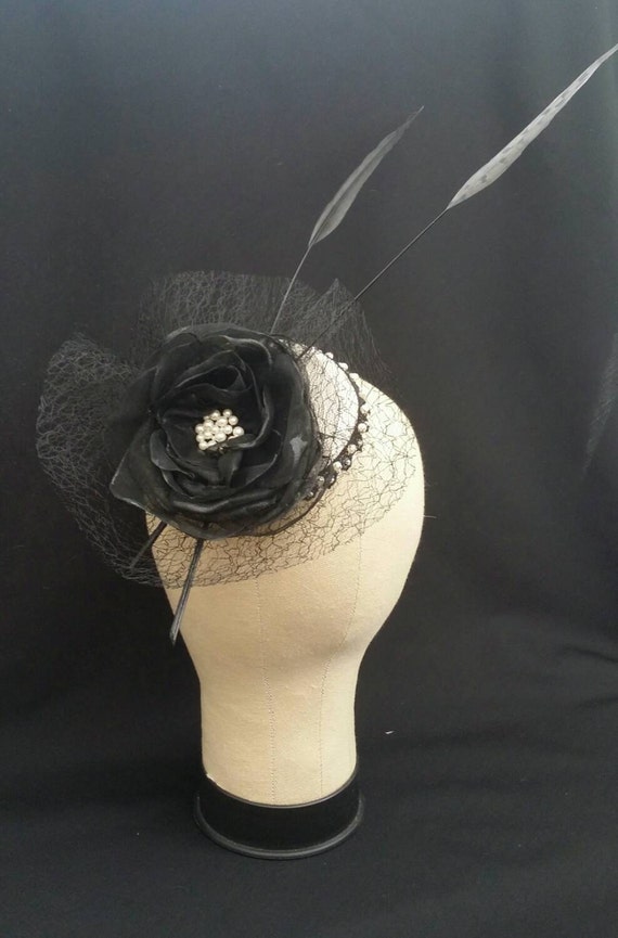 Cream and black fascinator.