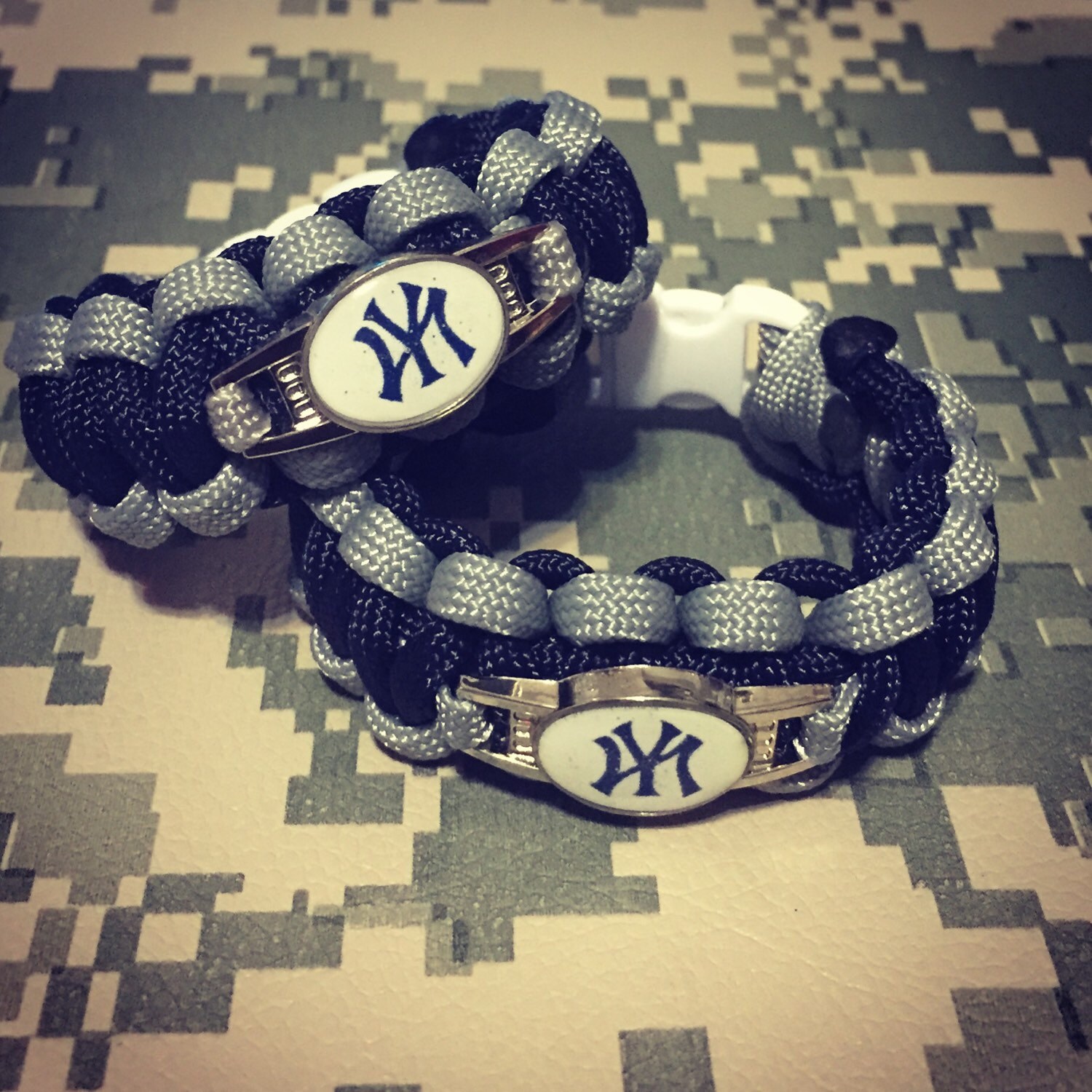 Yankee's Paracord Bracelet by 550Strong on Etsy