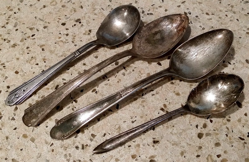 4 Silver Plate Spoons Flatware Vintage 7″ to 5 3/8″ Tarnished Haute Juice