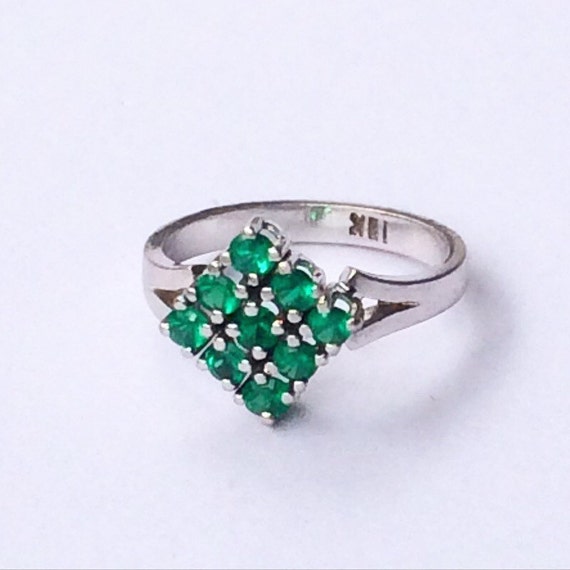 18k White Gold Emerald Ring