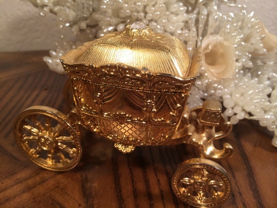 wedding ring carriage