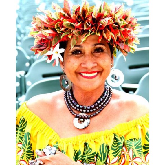 Items similar to Everlasting Green Ti Leaf Haku / Head Lei / Lei Po'o