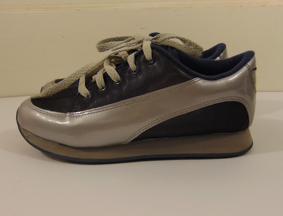 Vintage LA Gear Sneakers / 90's / Blue & Silver / Size 8