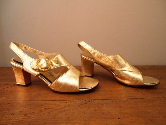 Vintage 60s Sandals Gold Heels Groovy Amano 7.5 by EmpireAbode