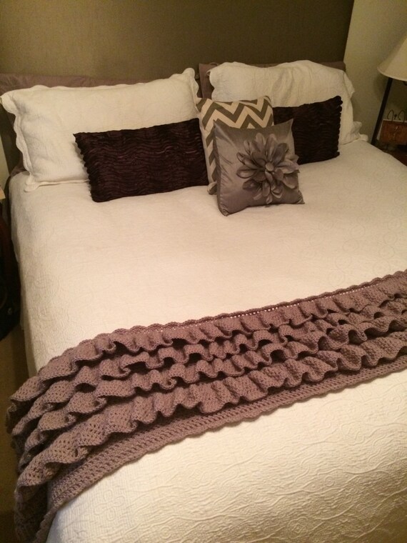 Ruffled bed runner /feet warmer King size by CraftsbyDD on Etsy