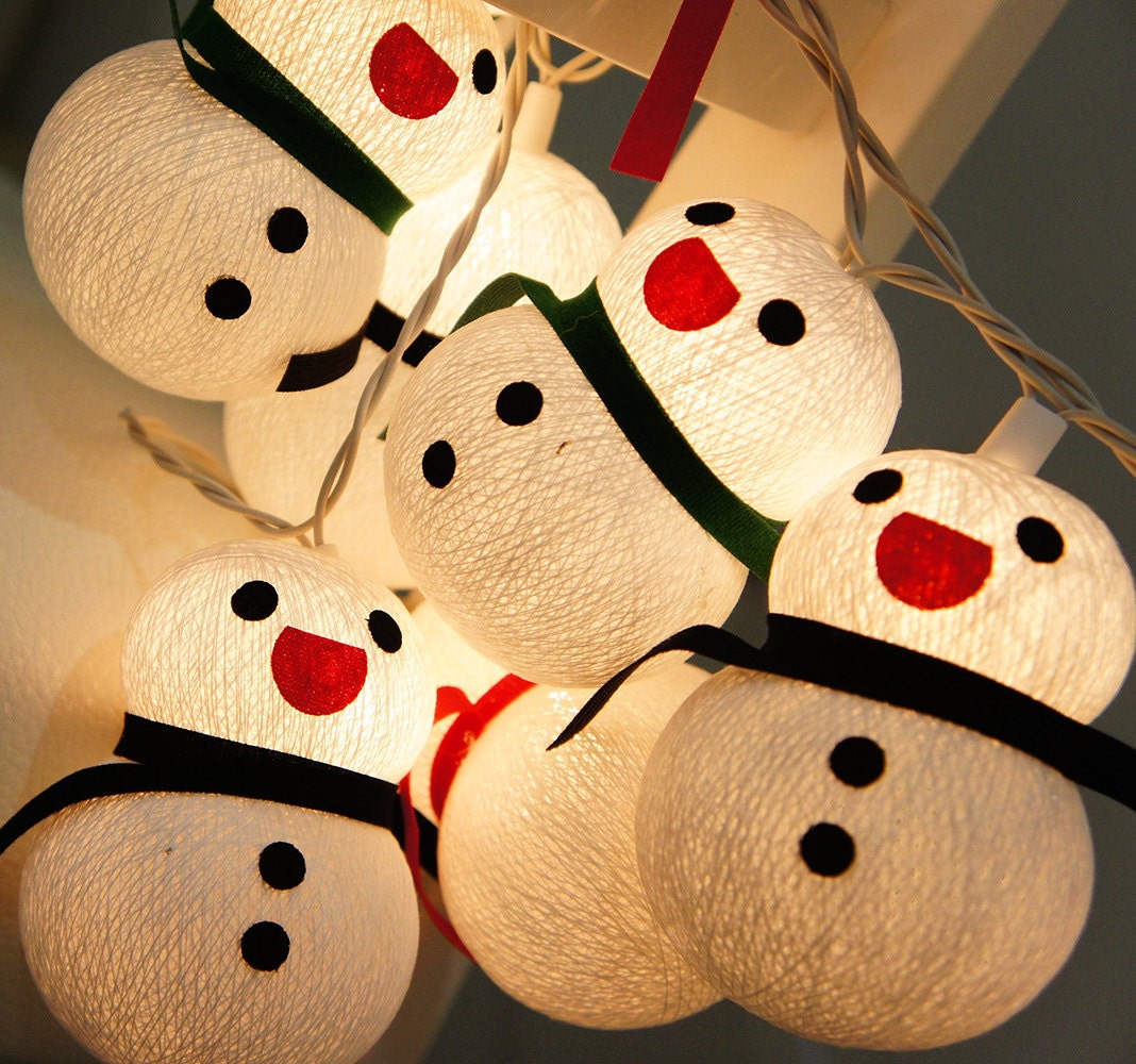 Friendly Snowman cotton ball string light. for Christmas (20 Light bulbs).