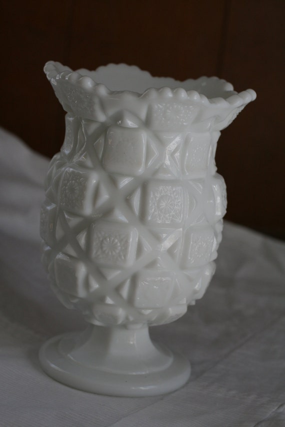 westmoreland-milk-glass-vase-old-quilt-pattern-by-shoptroubadour