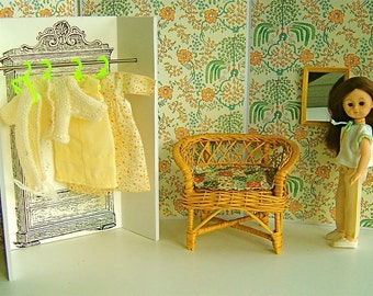 Flowery Peach & Cream 1:6 Scale DOLL DIORAMA Dressing Room for Blythe,Ginny, Betsy McCall, Mme Alexanderkins, Penny Brite