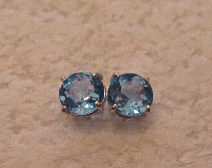 Swiss Blue Topaz Studs, 9mm Round, Natural, Set in Sterling Silver E764