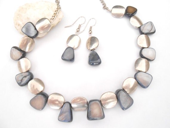 20% OFF Blue Mother of Pearl Necklace Matching Blue Earrings