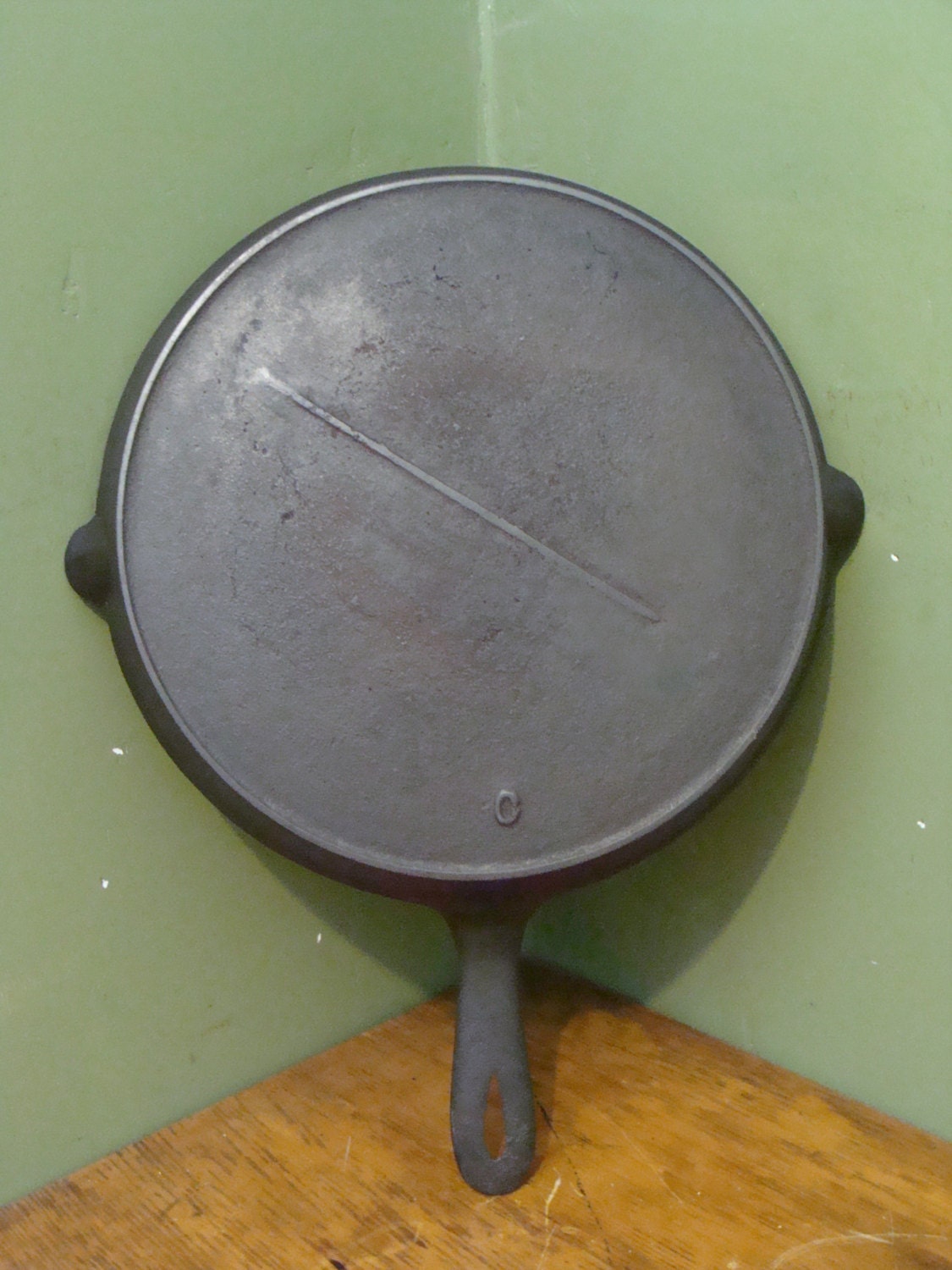 vintage cast iron skillet gate marked 8 cast by DONTBLINKvintage