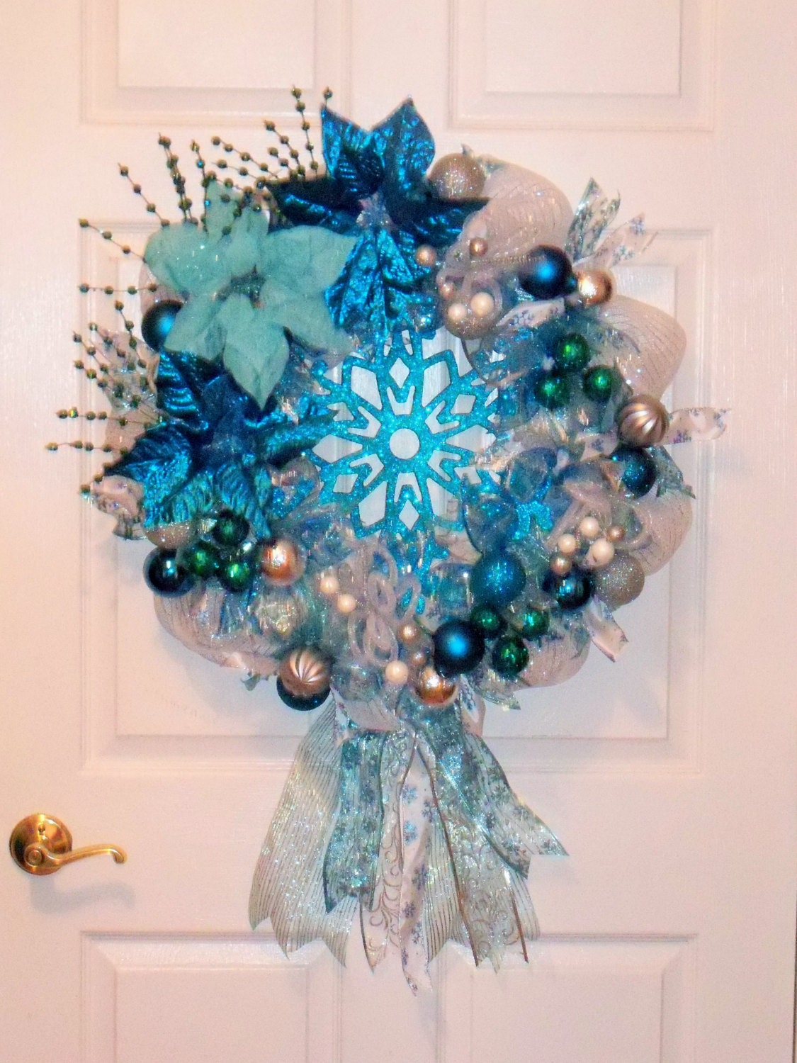 Frozen Snowflake Mesh Christmas Wreath