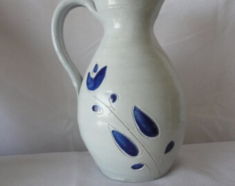 Vintage Williansberg Virginia Pottery Pitcher Vase*****.