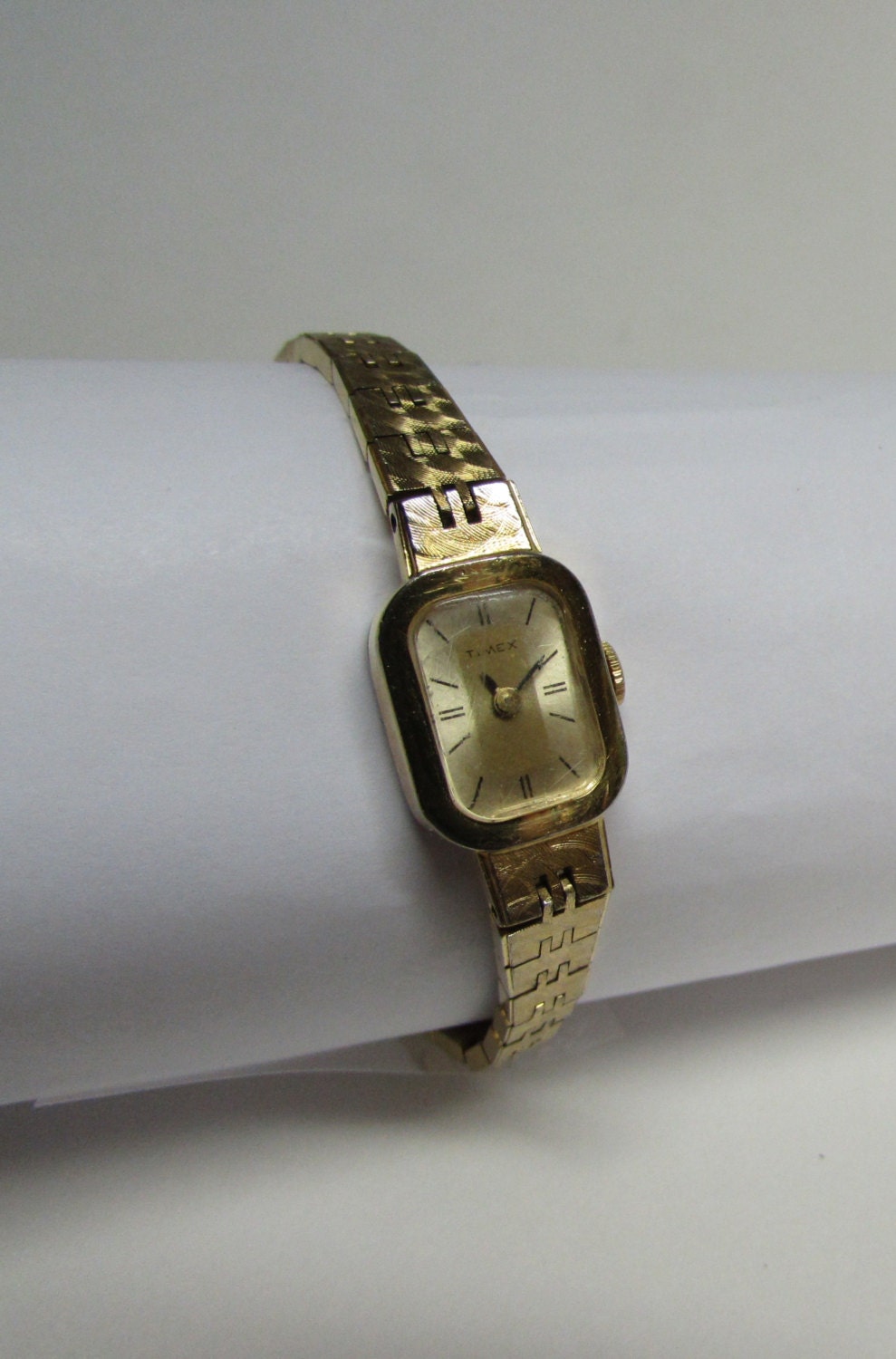 Timex Ladies Wind Up Watch 17 Jewels Gold Tone Runs Good