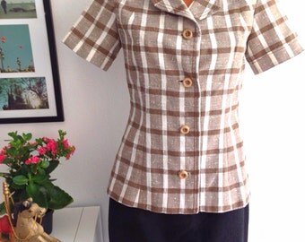 Vintage 70s Jacket ladies short sleeved, Beige plaid print suit style jacket skinny fit with wooden buttons