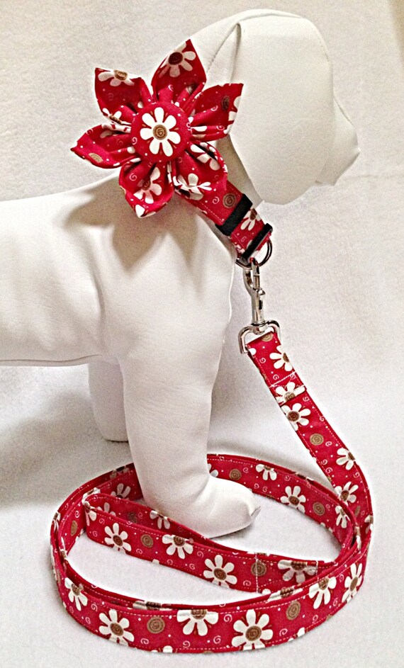 Items similar to Dog Collar Set with Bow Tie or Flower Bow and Matching