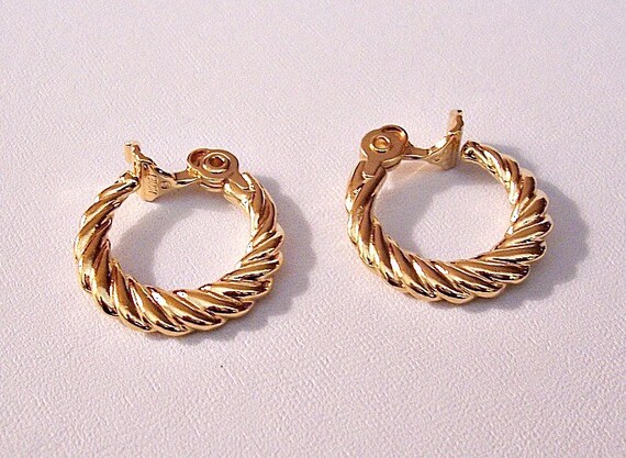 Monet Threaded Hoops Clip On Earrings Gold Tone Vintage Large